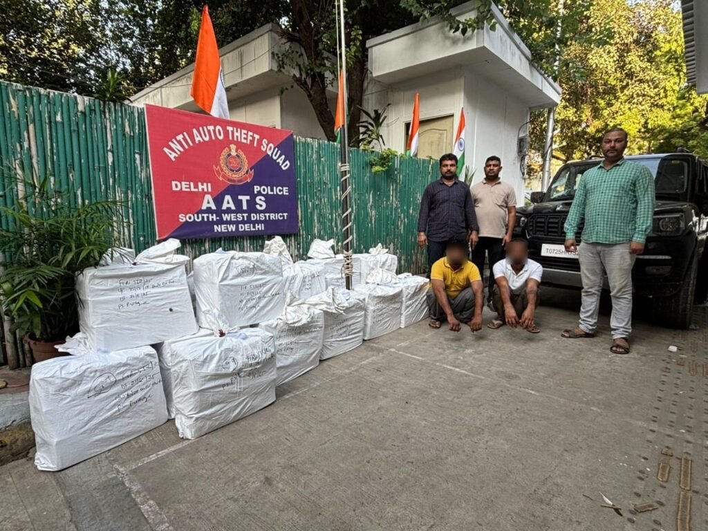Southwest Delhi Police seize 2,100 liquor quarters and arrest 3 smugglers