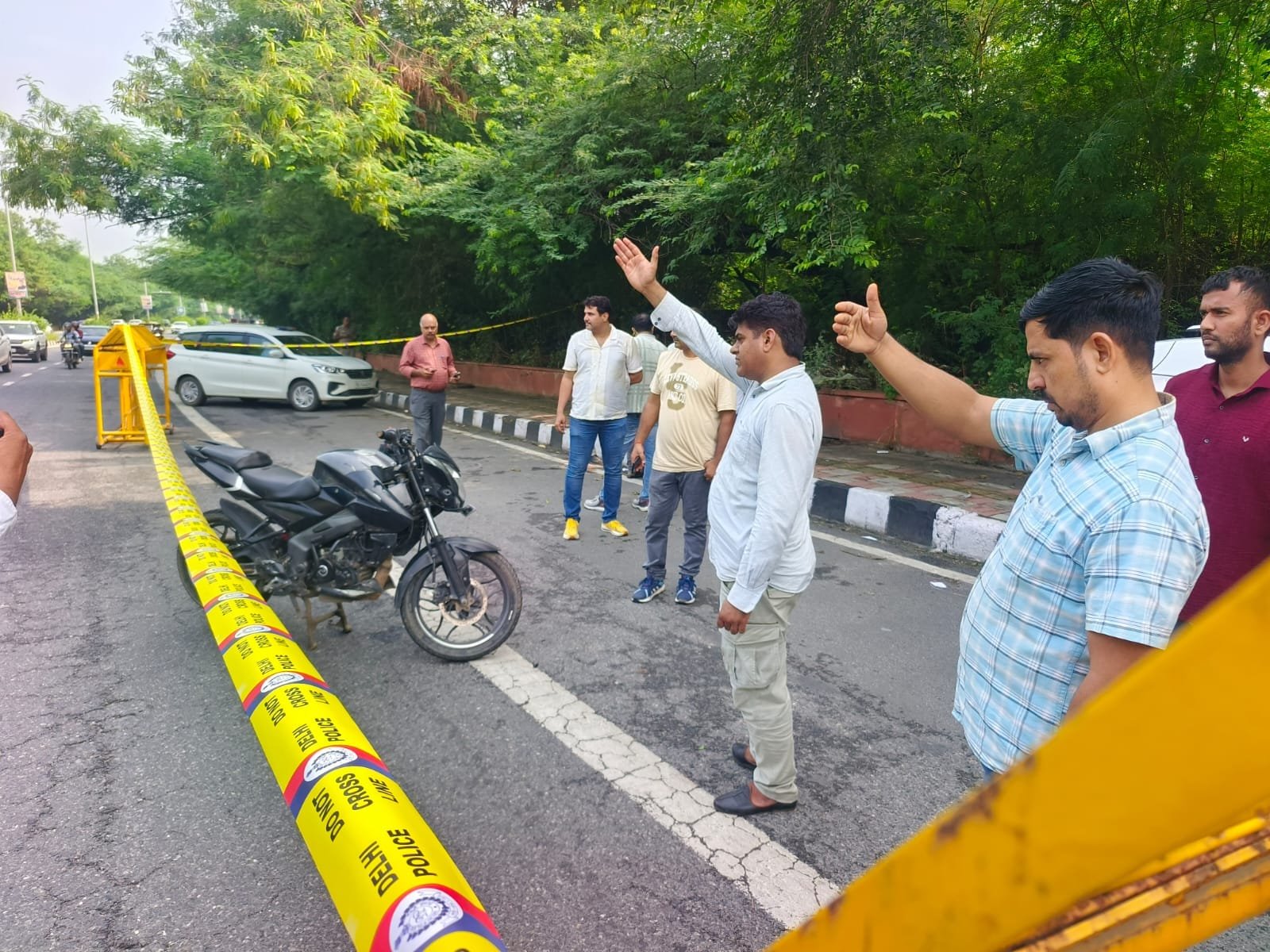 Delhi Police Encounter in Sanjay Van, Southwest Delhi – crime scene with barricades, motorcycle, and police team at the spot.