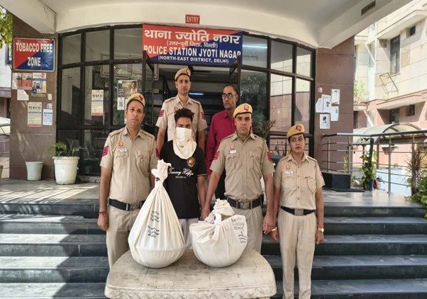 Delhi Jain Temple Theft Case में दिल्ली पुलिस ने दो कबाड़ियों को गिरफ्तार किया और चोरी हुआ जैन मंदिर का कलश बरामद किया।